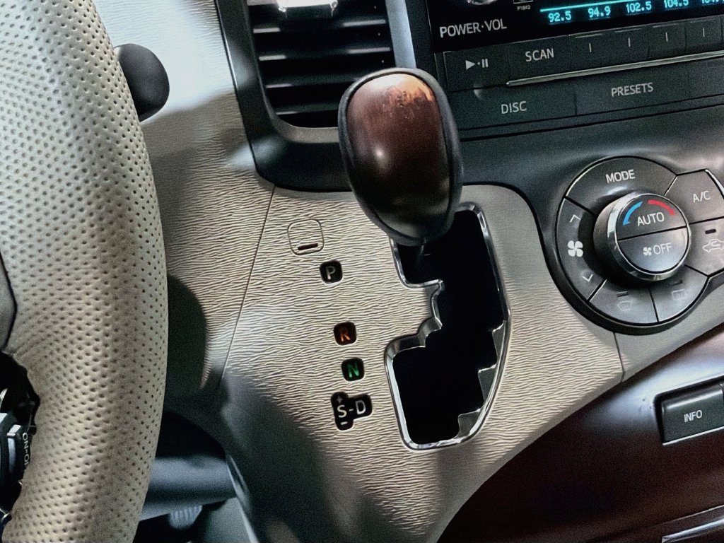 Used 2014 Toyota Sienna XLE FWD image 15