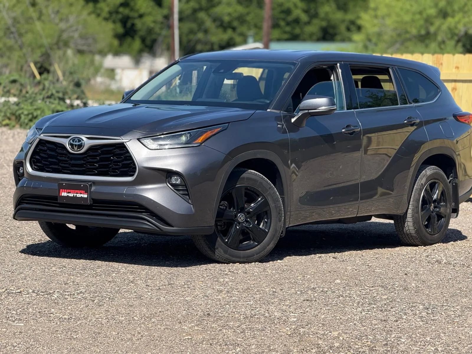 Used 2021 Toyota Highlander LE image 3