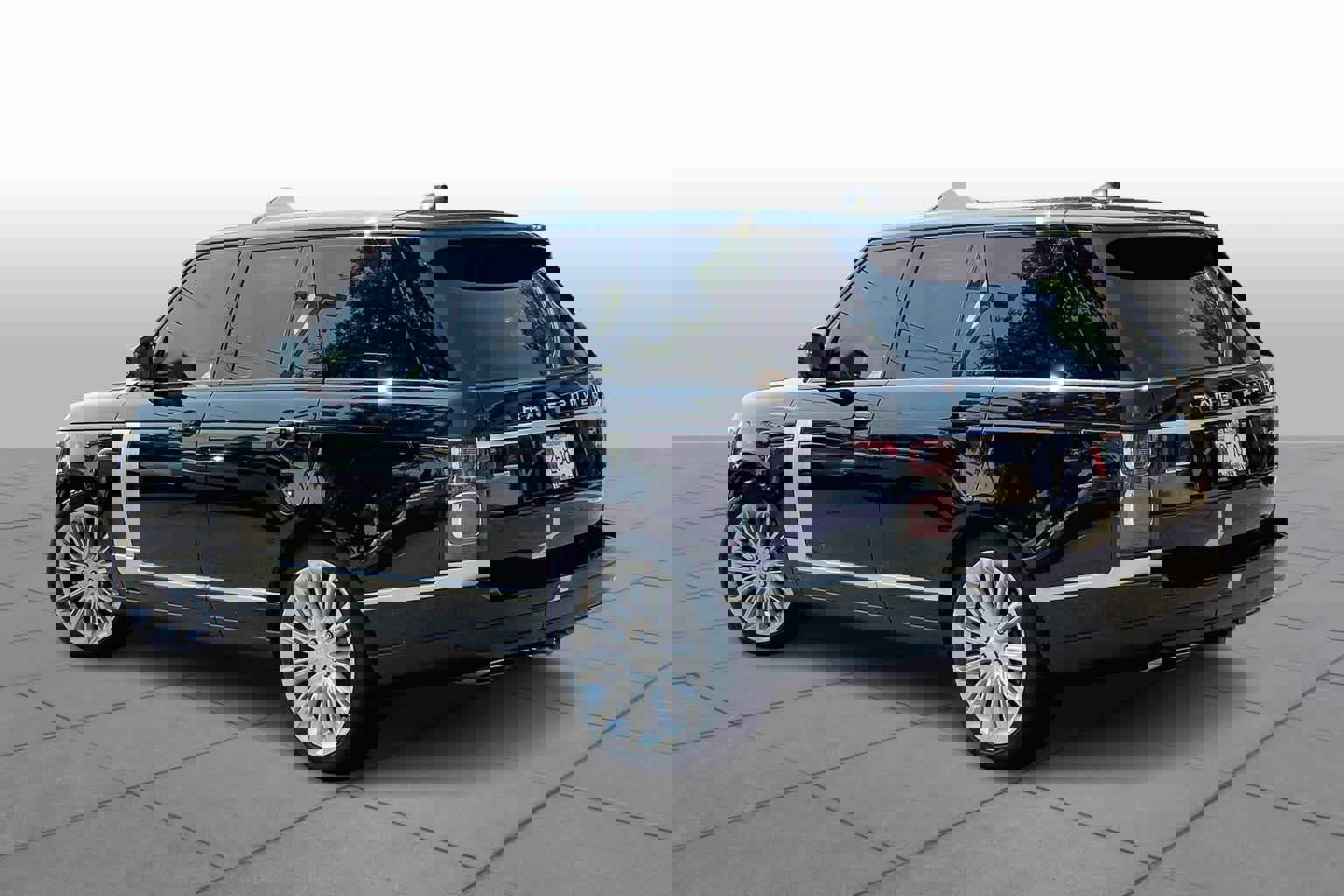 Used 2019 Land Rover Range Rover Supercharged image 11