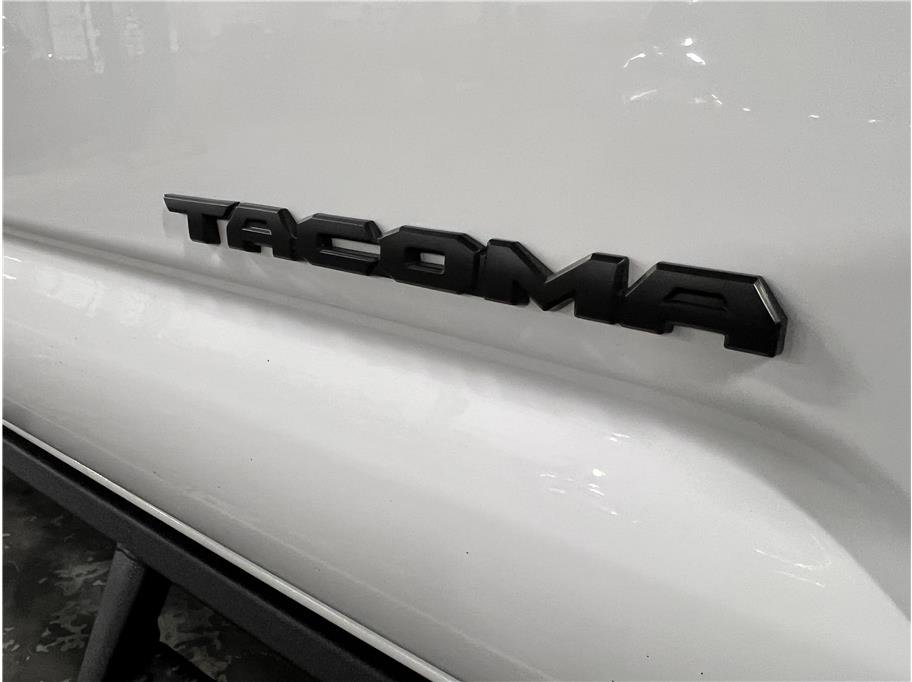 Used 2022 Toyota Tacoma TRD Off-Road image 8