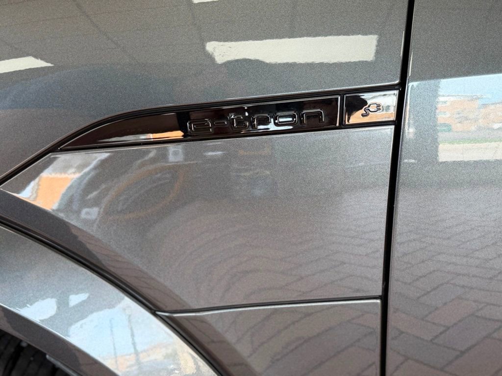 Used 2024 Audi SQ8 e-tron Premium Plus w/ AC Charging Package AWD/4WD image 11