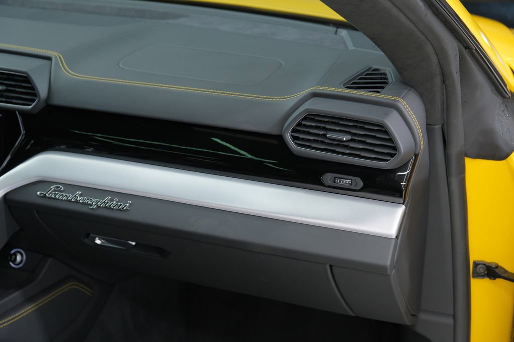 Used 2022 Lamborghini Urus image 51