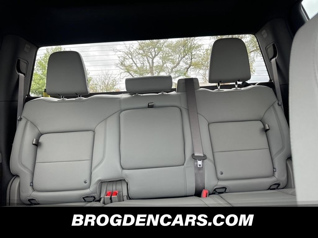 Used 2024 GMC Sierra 1500 SLT w/ SLT Premium Package AWD/4WD image 7