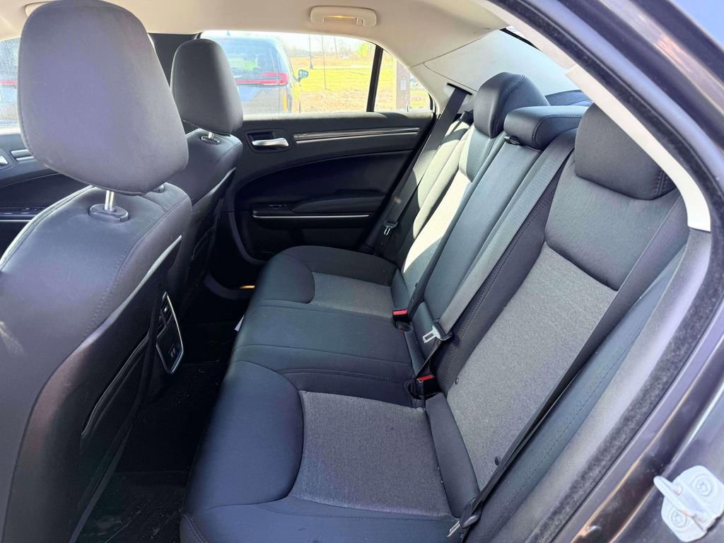 Used 2019 Chrysler 300 Touring w/ Driver Convenience Group RWD image 9