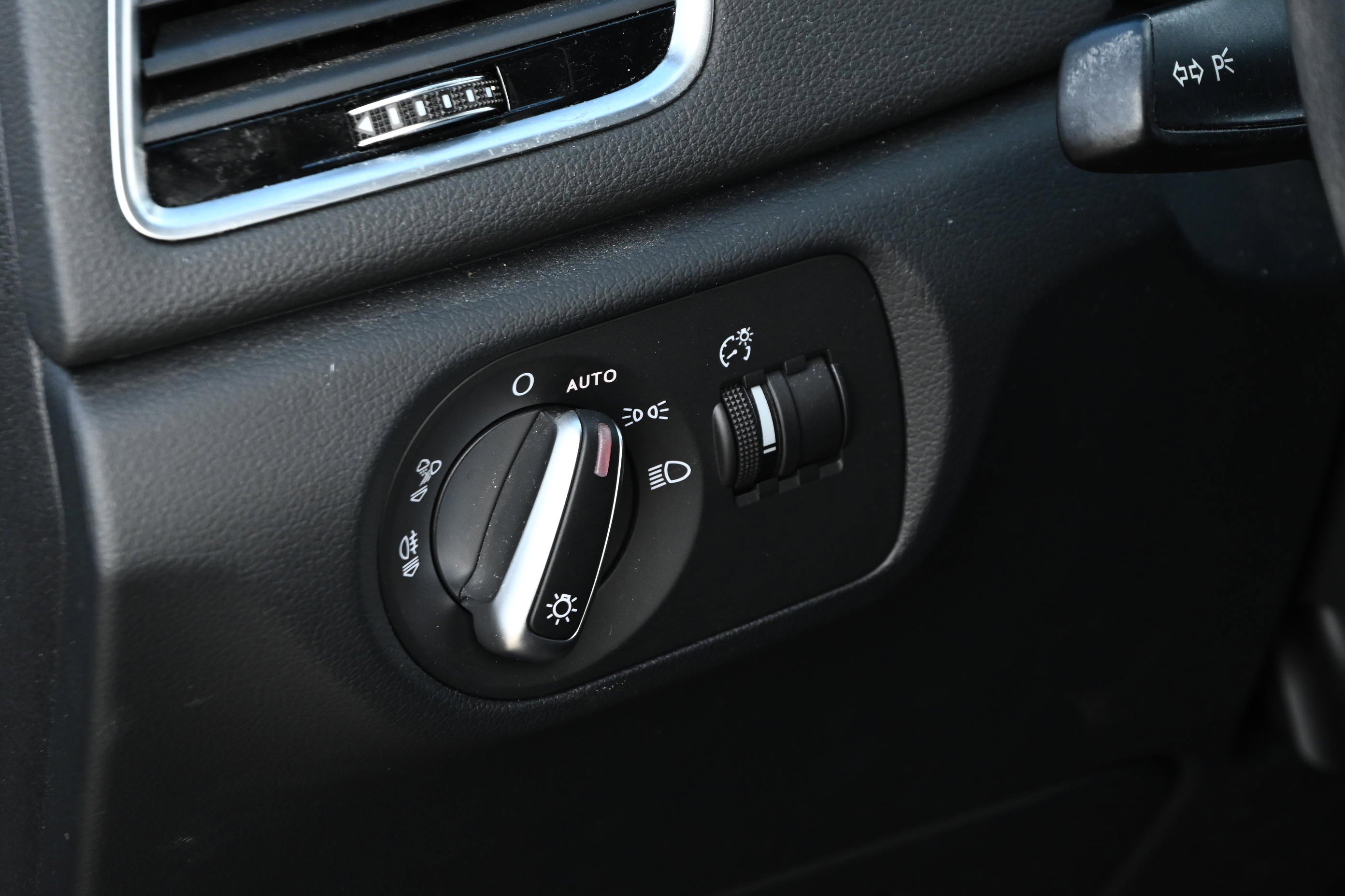 Used 2018 Audi Q3 2.0T Premium w/ Convenience Package image 22