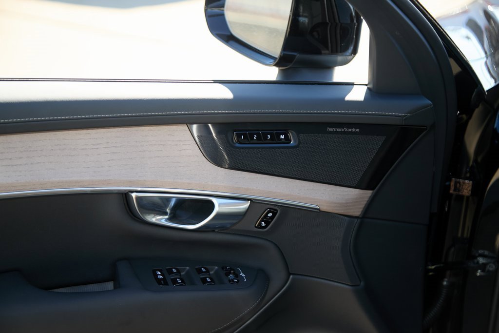 New 2026 Volvo XC90 B6 Plus w/ Protection Package Premier image 11
