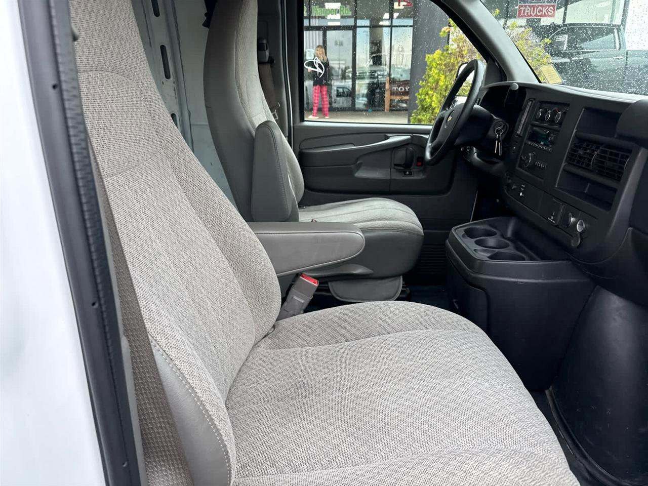 Used 2015 Chevrolet Express 2500 RWD image 17
