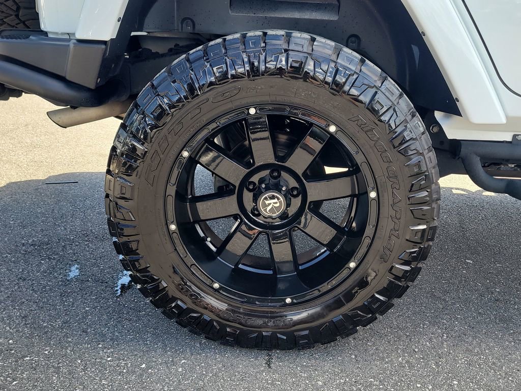 Certified 2017 Jeep Wrangler Unlimited Sahara AWD/4WD image 5