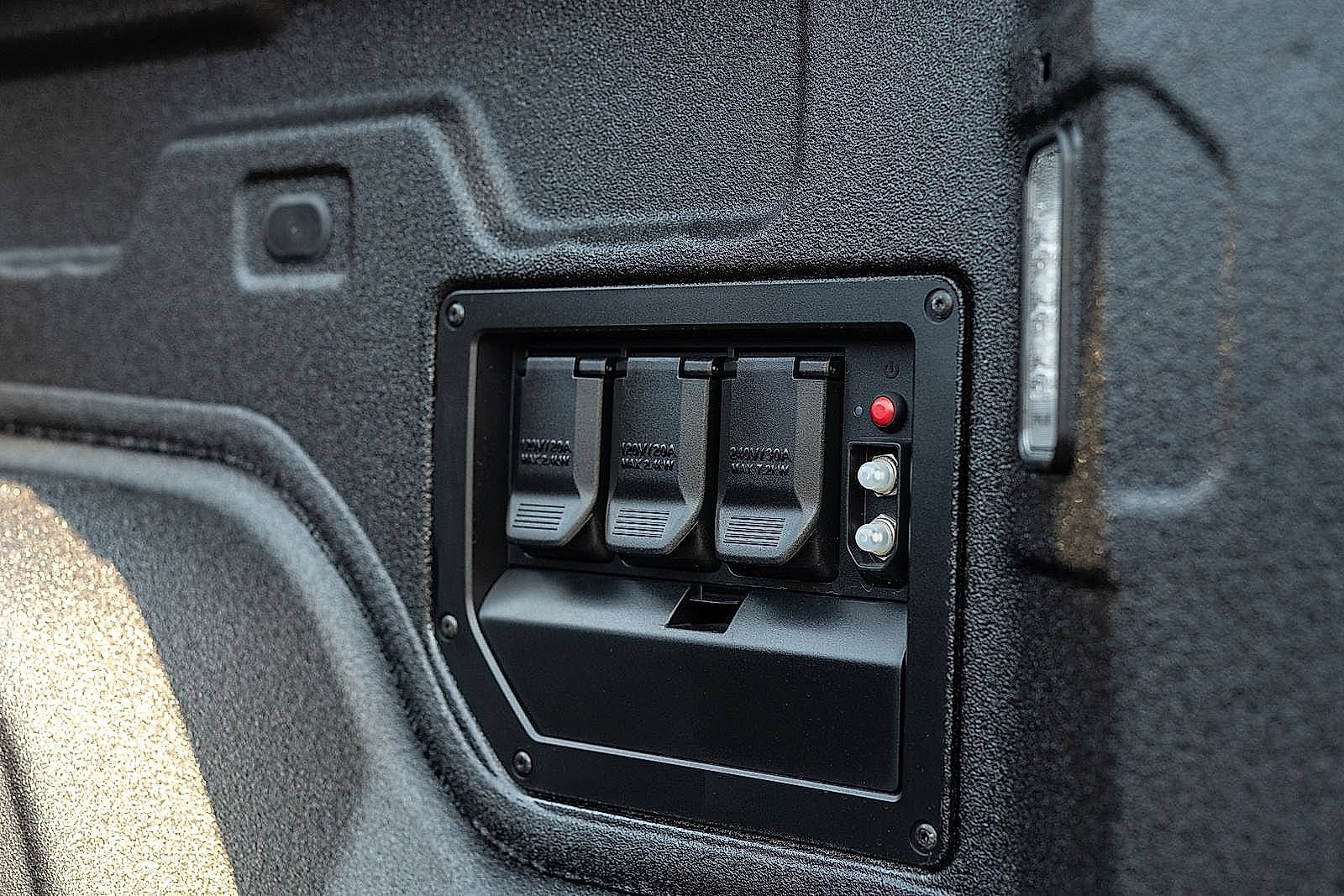 Used 2024 Chevrolet Silverado EV RST AWD/4WD image 14