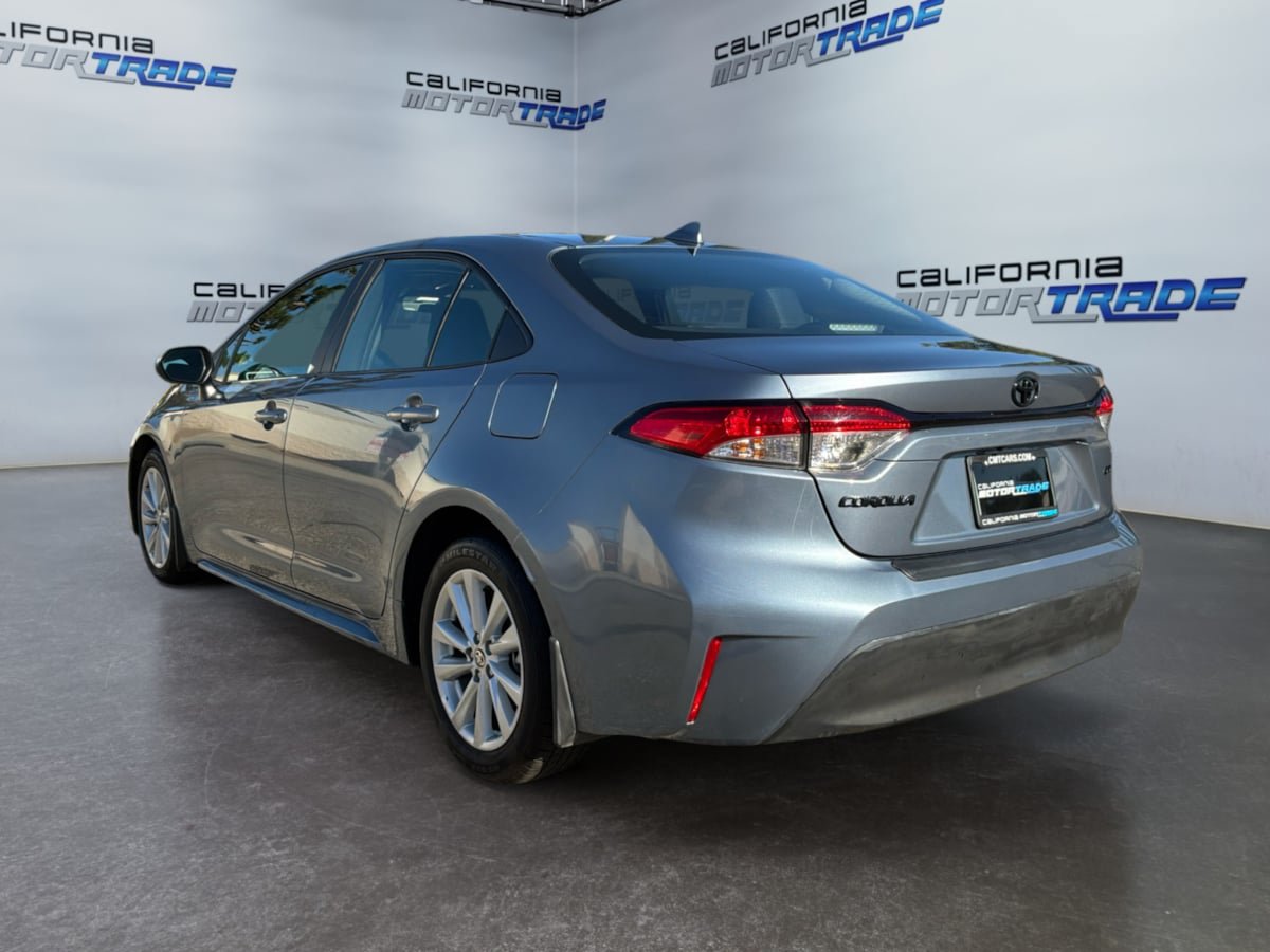 Used 2025 Toyota Corolla LE w/ LE Premium Package FWD image 7