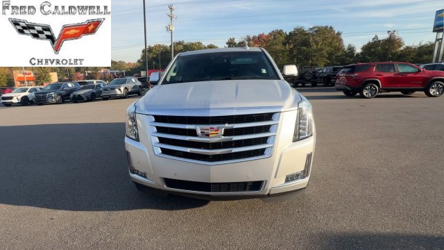 Used 2017 Cadillac Escalade Luxury AWD/4WD image 6