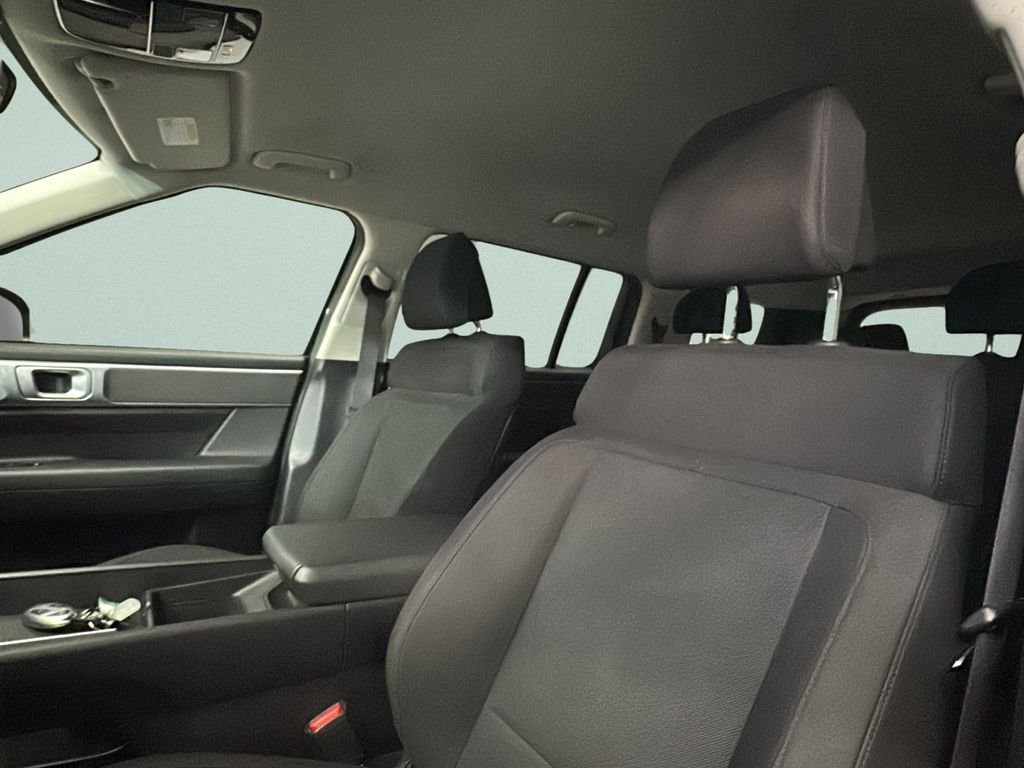 Used 2025 Hyundai Santa Fe SE image 9