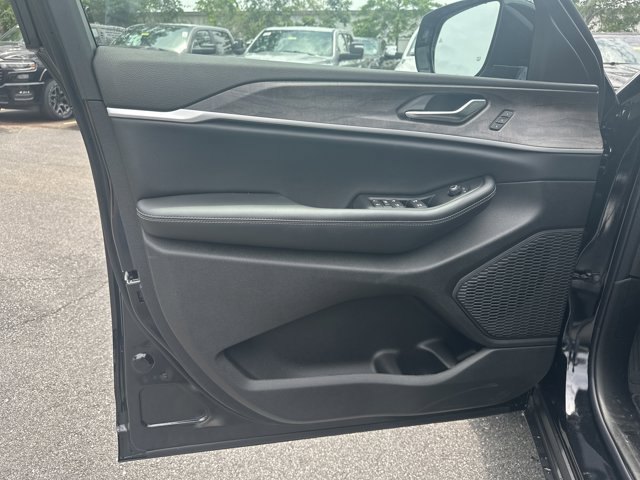 New 2026 Jeep Grand Cherokee Limited RWD image 10