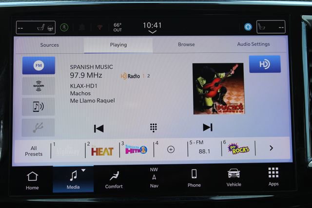 Used 2024 Chrysler Pacifica Limited FWD image 25