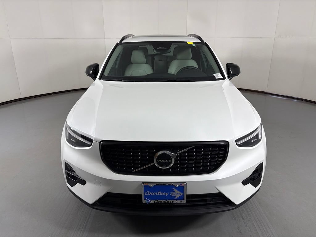 Used 2026 Volvo XC40 B5 Plus AWD/4WD image 3
