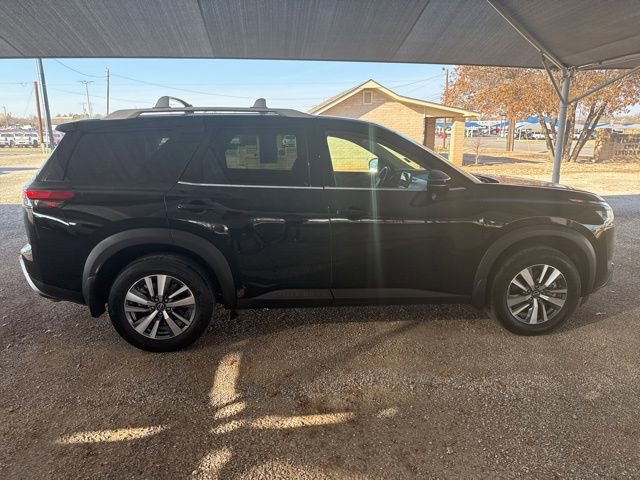 Used 2024 Nissan Pathfinder SL w/ Black Appearance Package image 9