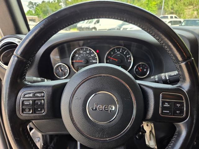 Used 2018 Jeep Wrangler Sahara w/ Connectivity Group AWD/4WD image 17