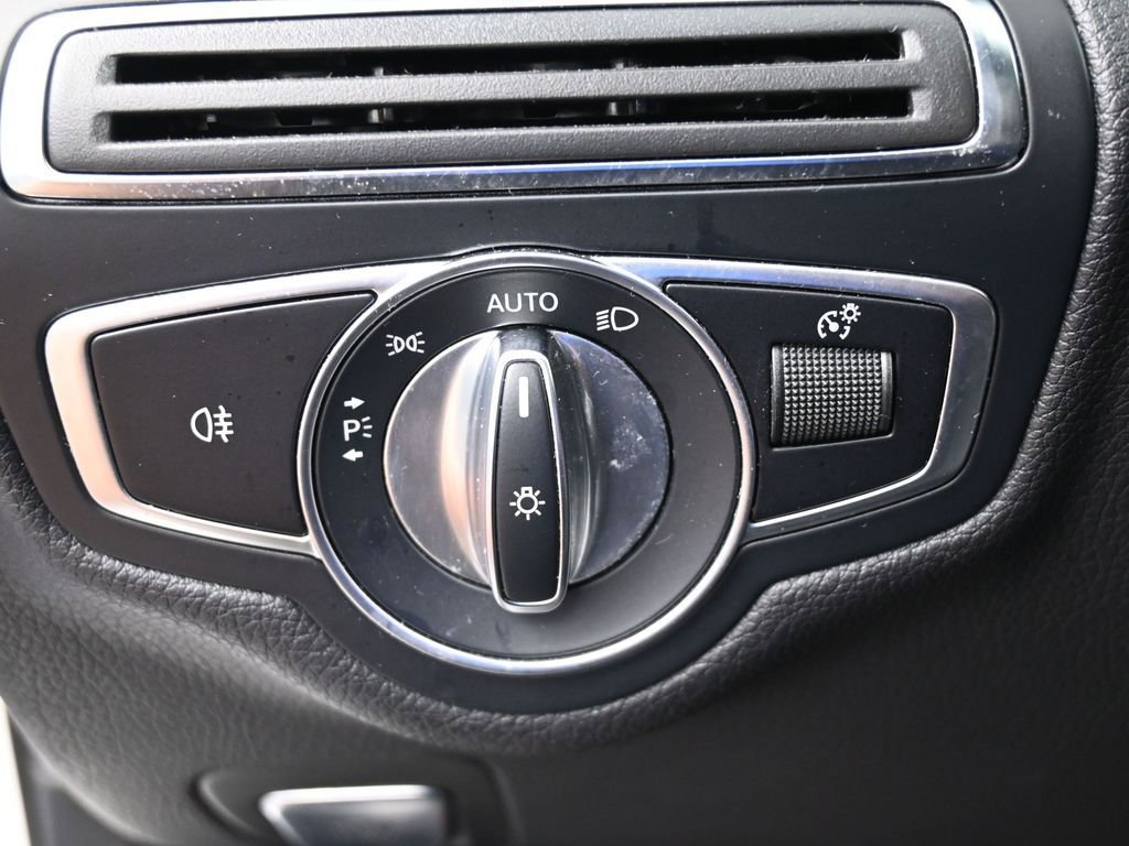 Used 2018 Mercedes-Benz C 300 Sedan image 32