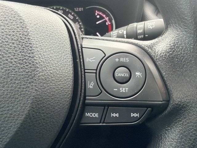 Used 2025 Toyota RAV4 XLE AWD/4WD image 25