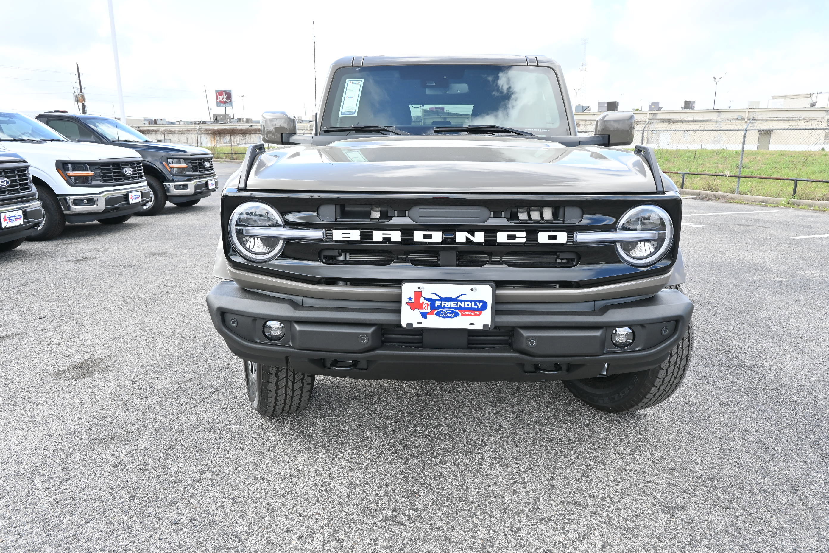 New 2026 Ford Bronco Outer Banks image 9