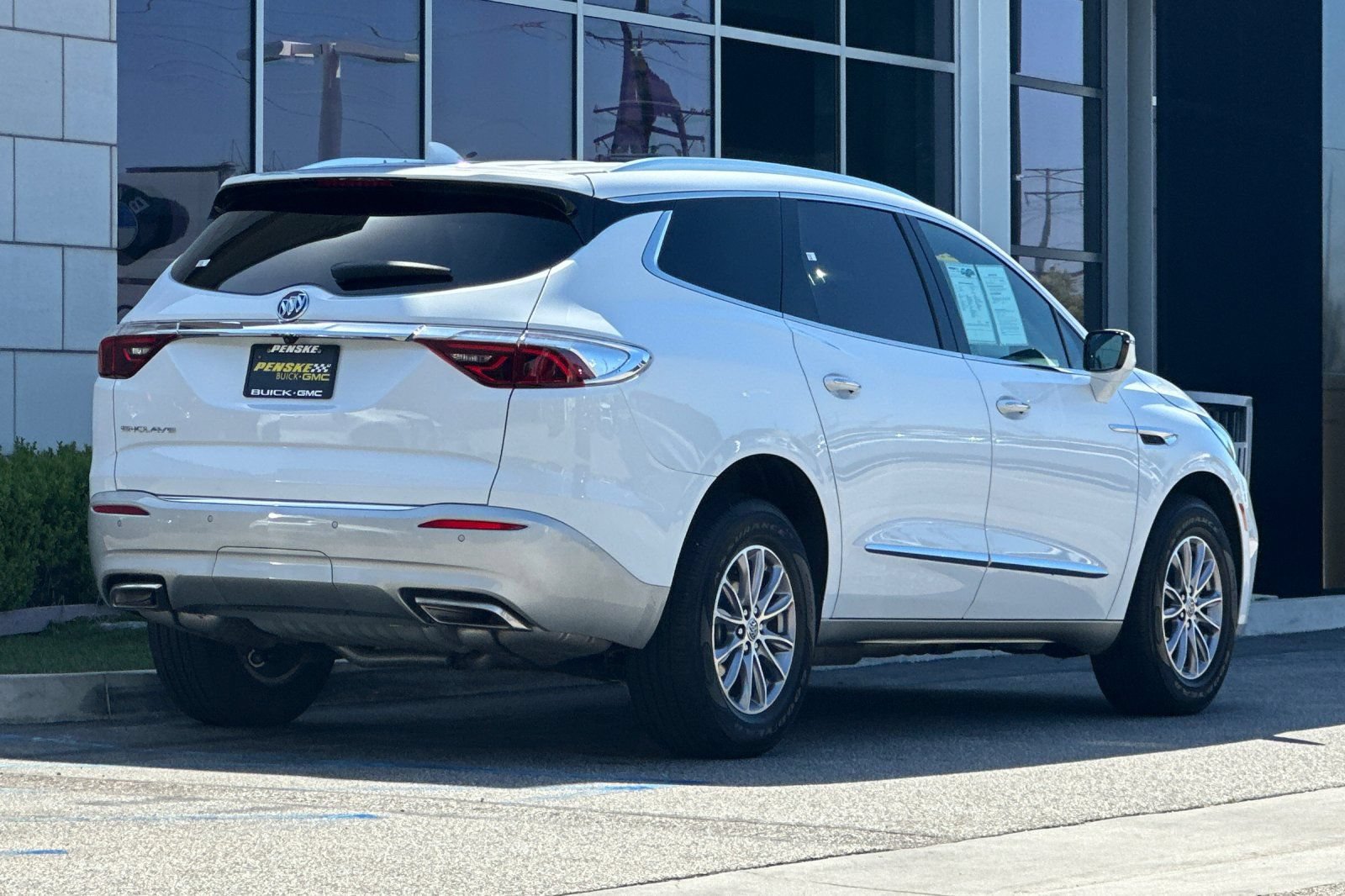 Used 2023 Buick Enclave Essence FWD image 4