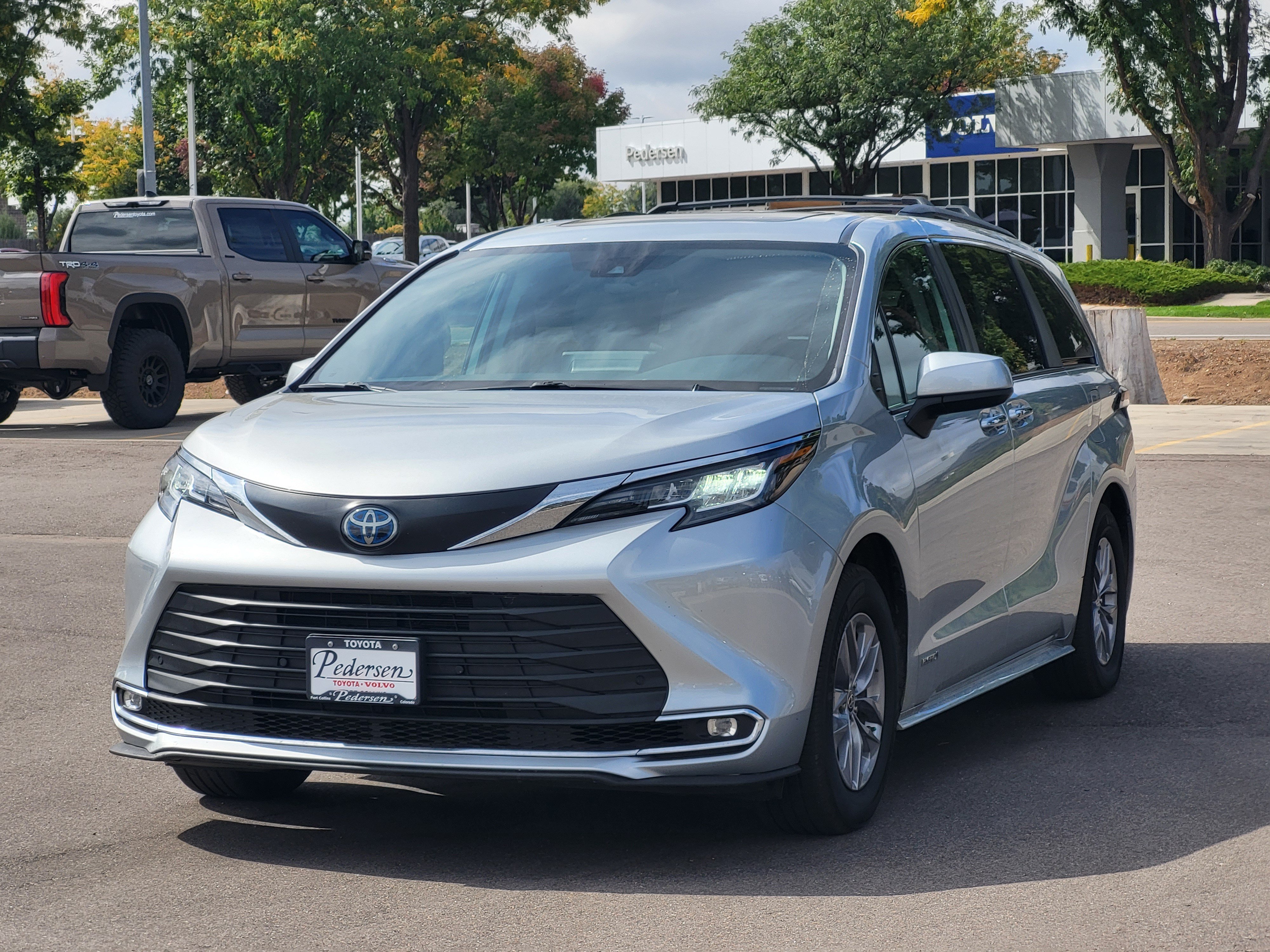 Used 2021 Toyota Sienna XLE w/ XLE Plus Package AWD/4WD image 4