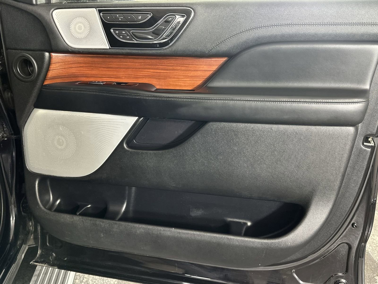 Used 2020 Lincoln Navigator Reserve w/ Equipment Group 208A Reserve image 35