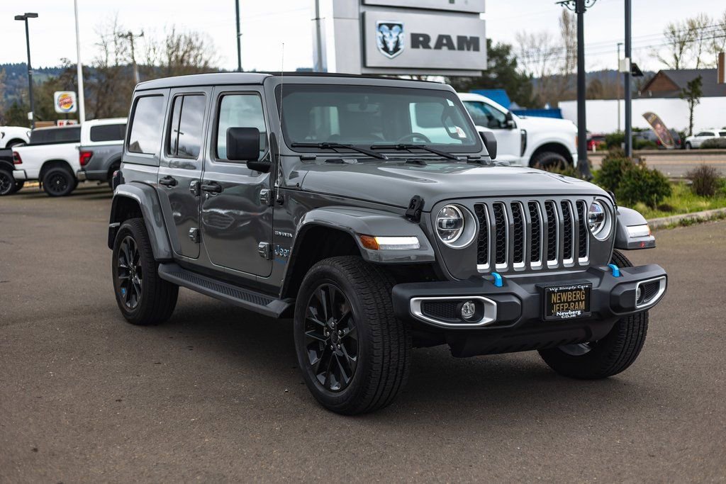 Used 2022 Jeep Wrangler Unlimited Sahara w/ Cold Weather Group image 8