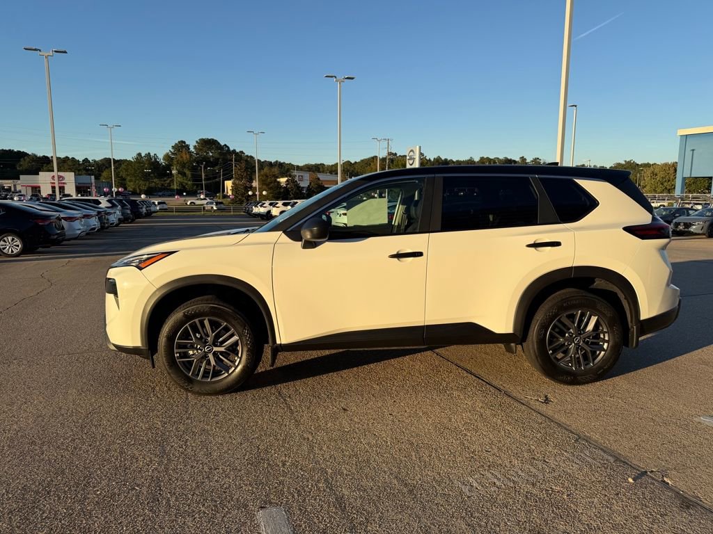 New 2026 Nissan Rogue S image 5