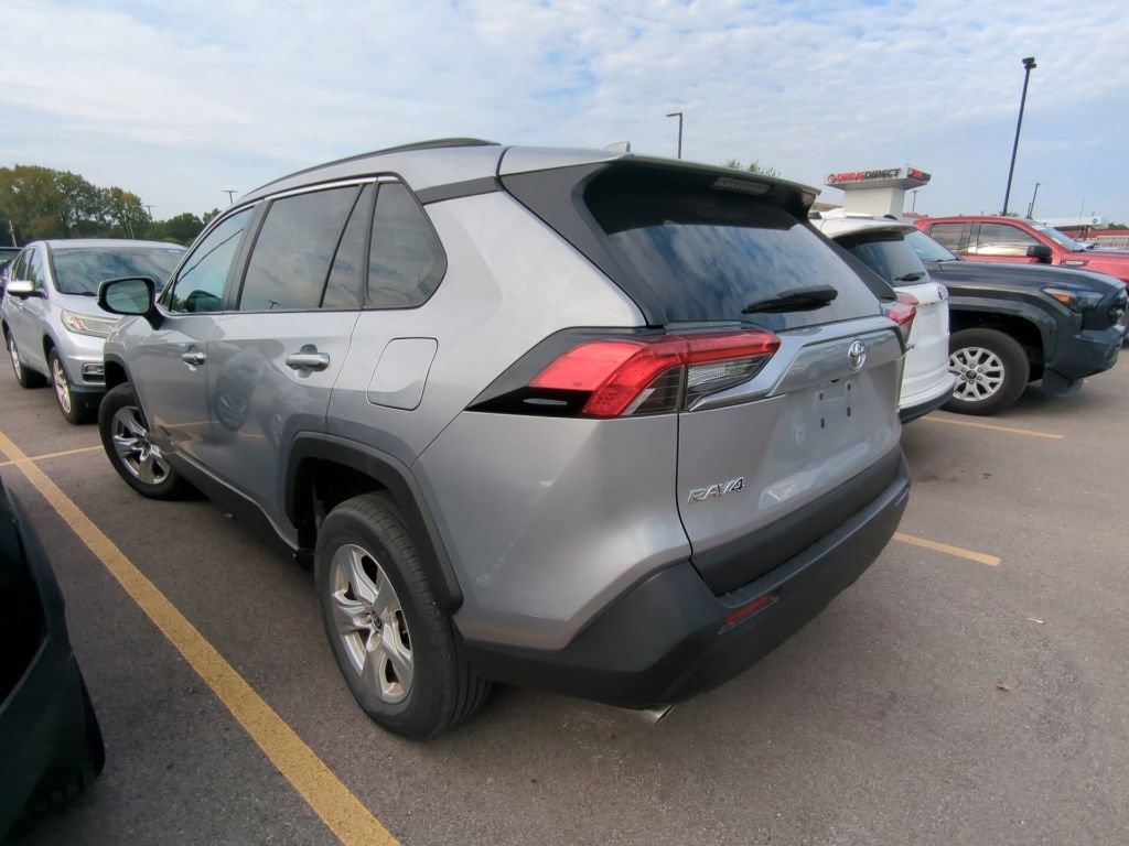 Used 2021 Toyota RAV4 XLE FWD image 4