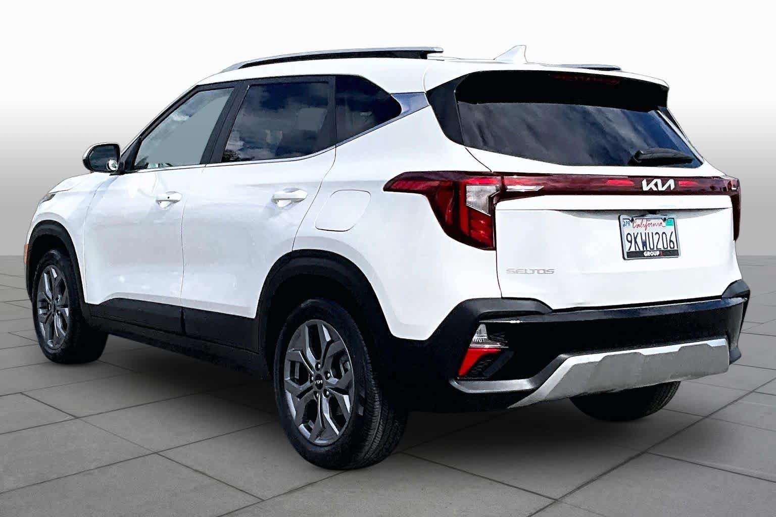 Used 2024 Kia Seltos S FWD image 11