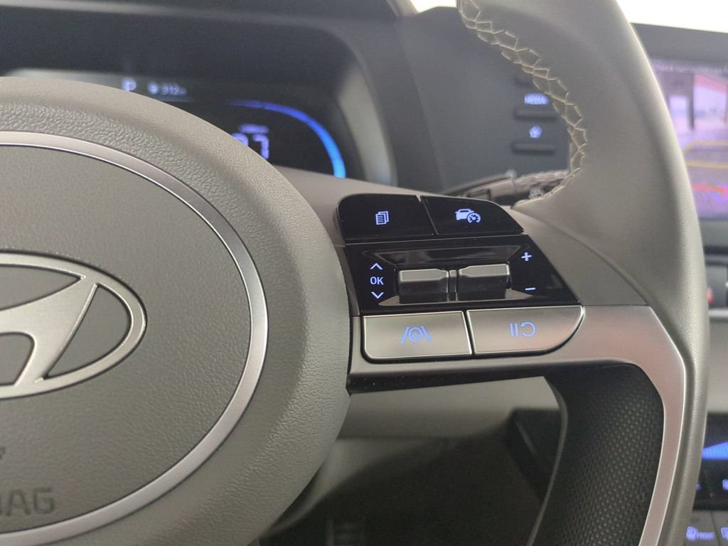 Used 2025 Hyundai Elantra Sport FWD image 30