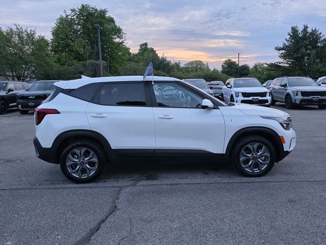 Certified 2025 Kia Seltos LX AWD/4WD image 9