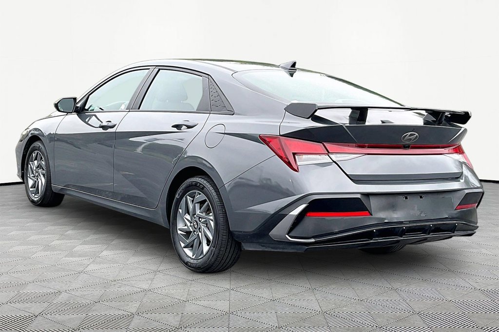 Used 2024 Hyundai Elantra SEL FWD image 4
