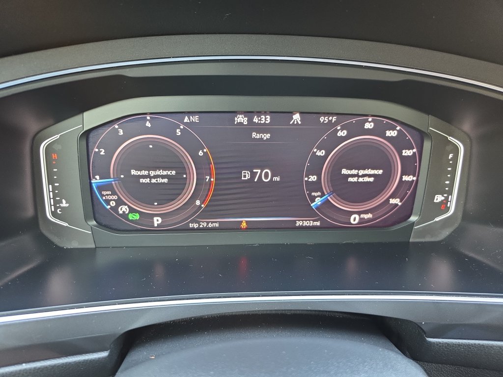 Used 2021 Volkswagen Tiguan SEL AWD/4WD image 18