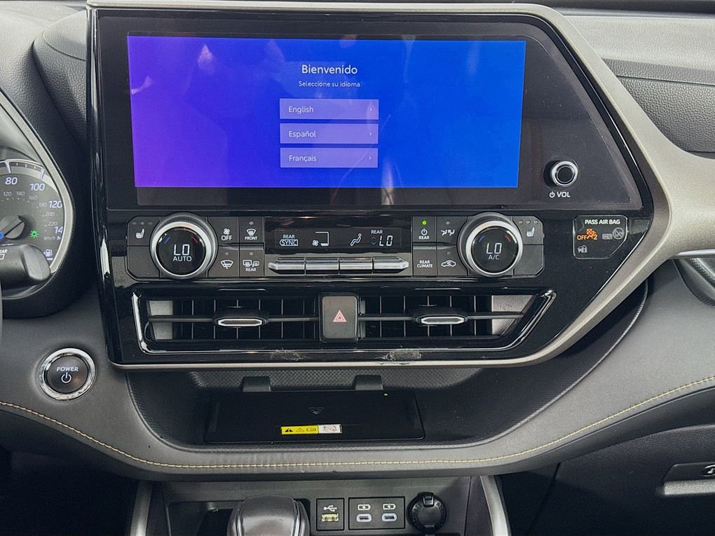 Used 2023 Toyota Highlander Bronze Edition image 39