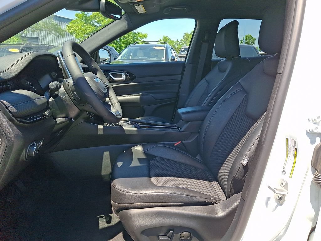 Used 2026 Jeep Compass Latitude w/ Quick Order Package 29K AWD/4WD image 13
