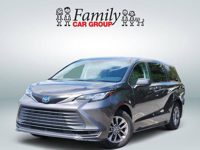 Certified 2023 Toyota Sienna LE FWD image 1