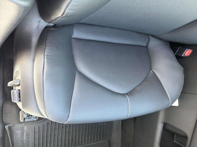 Certified 2024 Toyota Grand Highlander FWD image 16