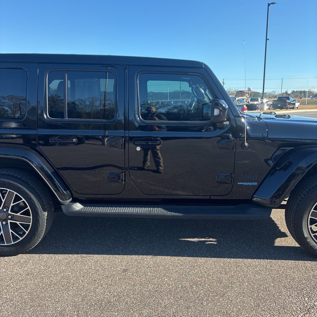 Used 2022 Jeep Wrangler Unlimited Sahara image 8