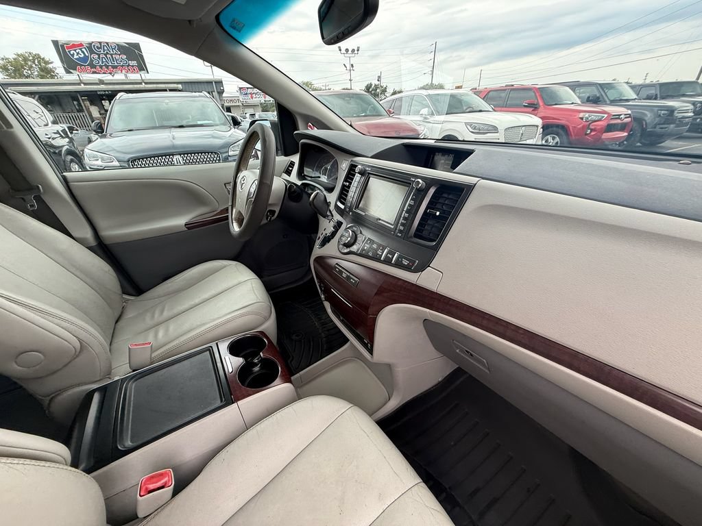 Used 2014 Toyota Sienna XLE w/ XLE Premium Package FWD image 25