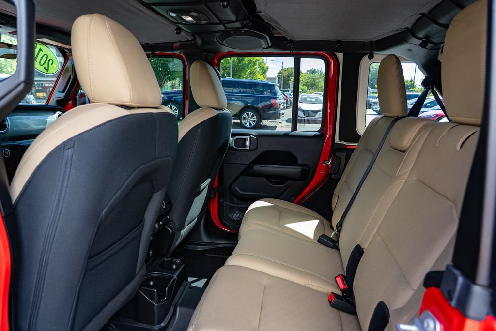 Used 2018 Jeep Wrangler Unlimited Sahara AWD/4WD image 25