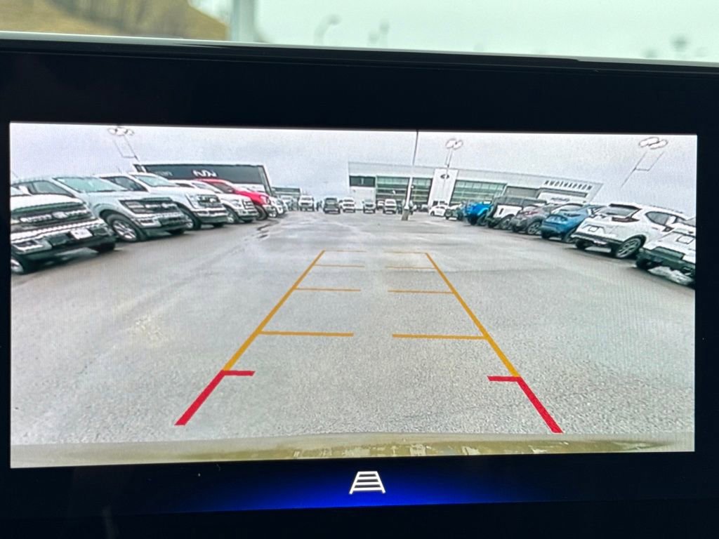 Used 2024 Chevrolet Trax LT w/ Sunroof Package image 43