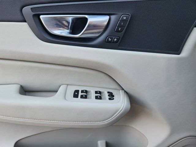 Used 2025 Volvo XC60 B5 Core image 25