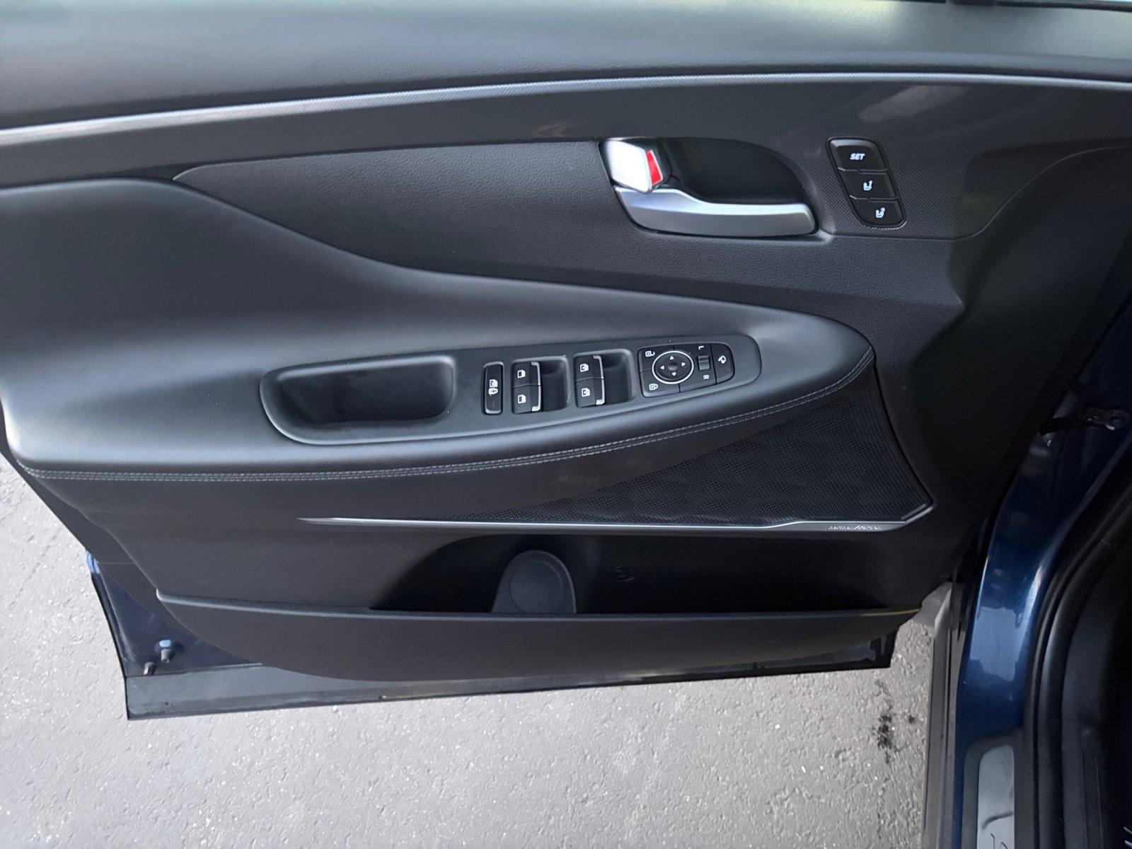 Used 2023 Hyundai Santa Fe Limited AWD/4WD image 10