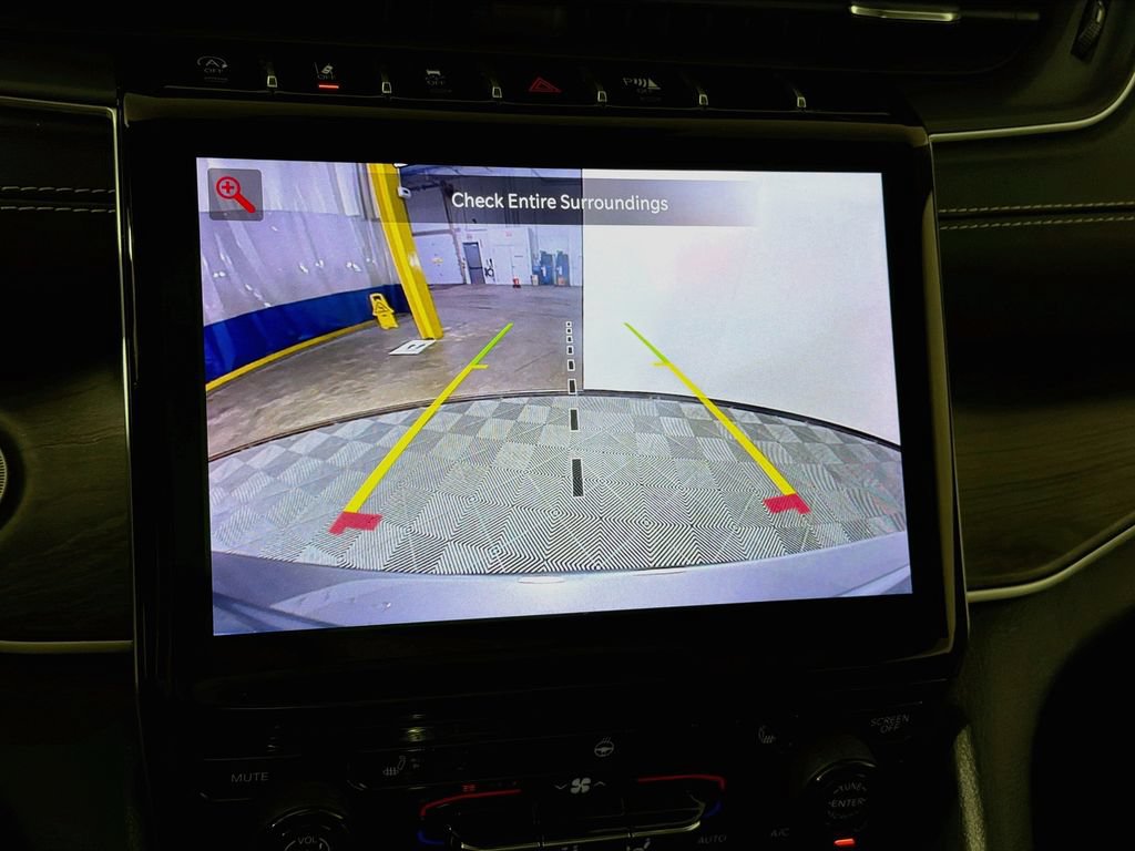 Used 2022 Jeep Grand Cherokee L Limited w/ Trailer Tow Group (B) AWD/4WD image 14