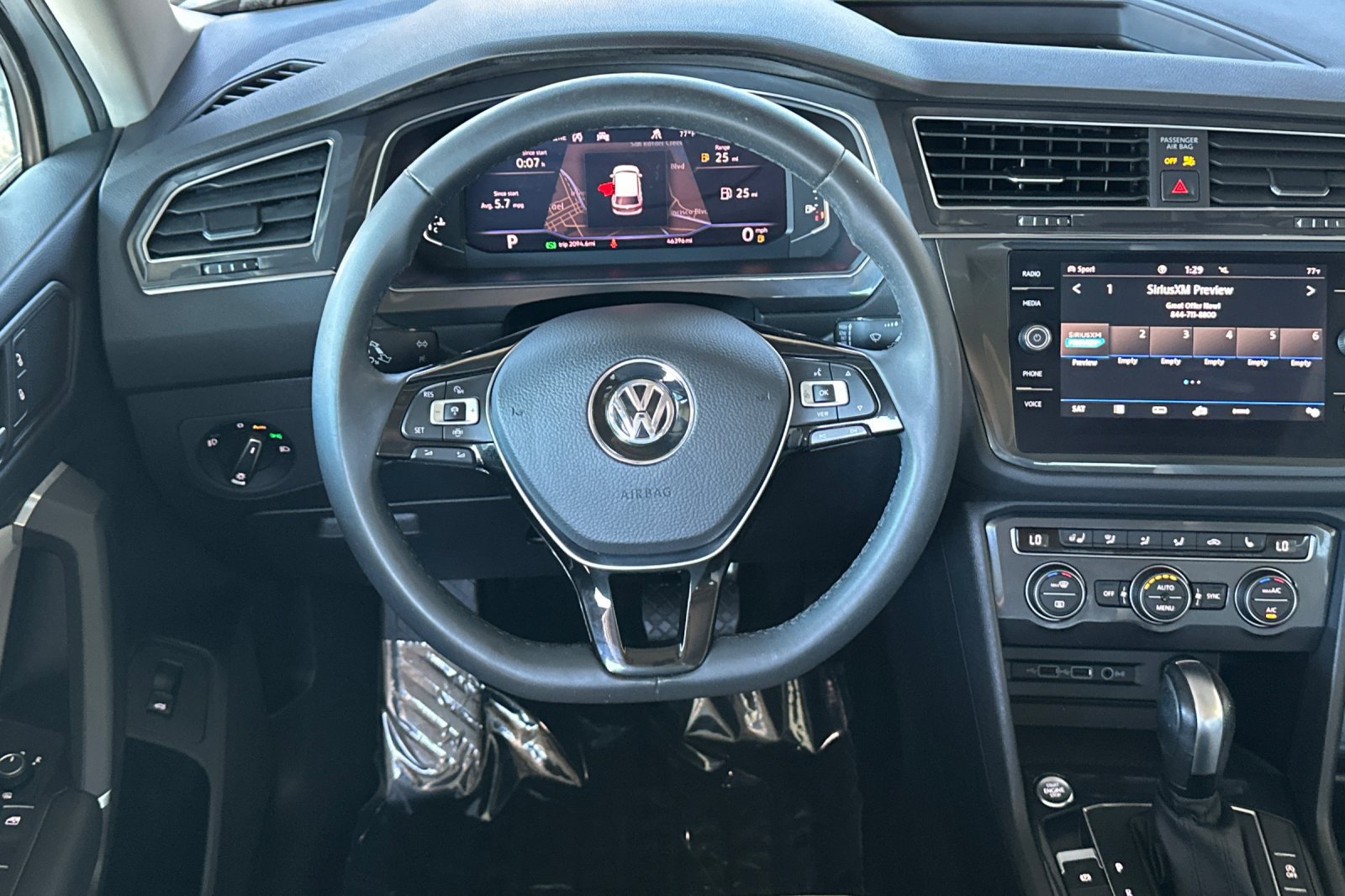 Used 2020 Volkswagen Tiguan SEL AWD/4WD image 16