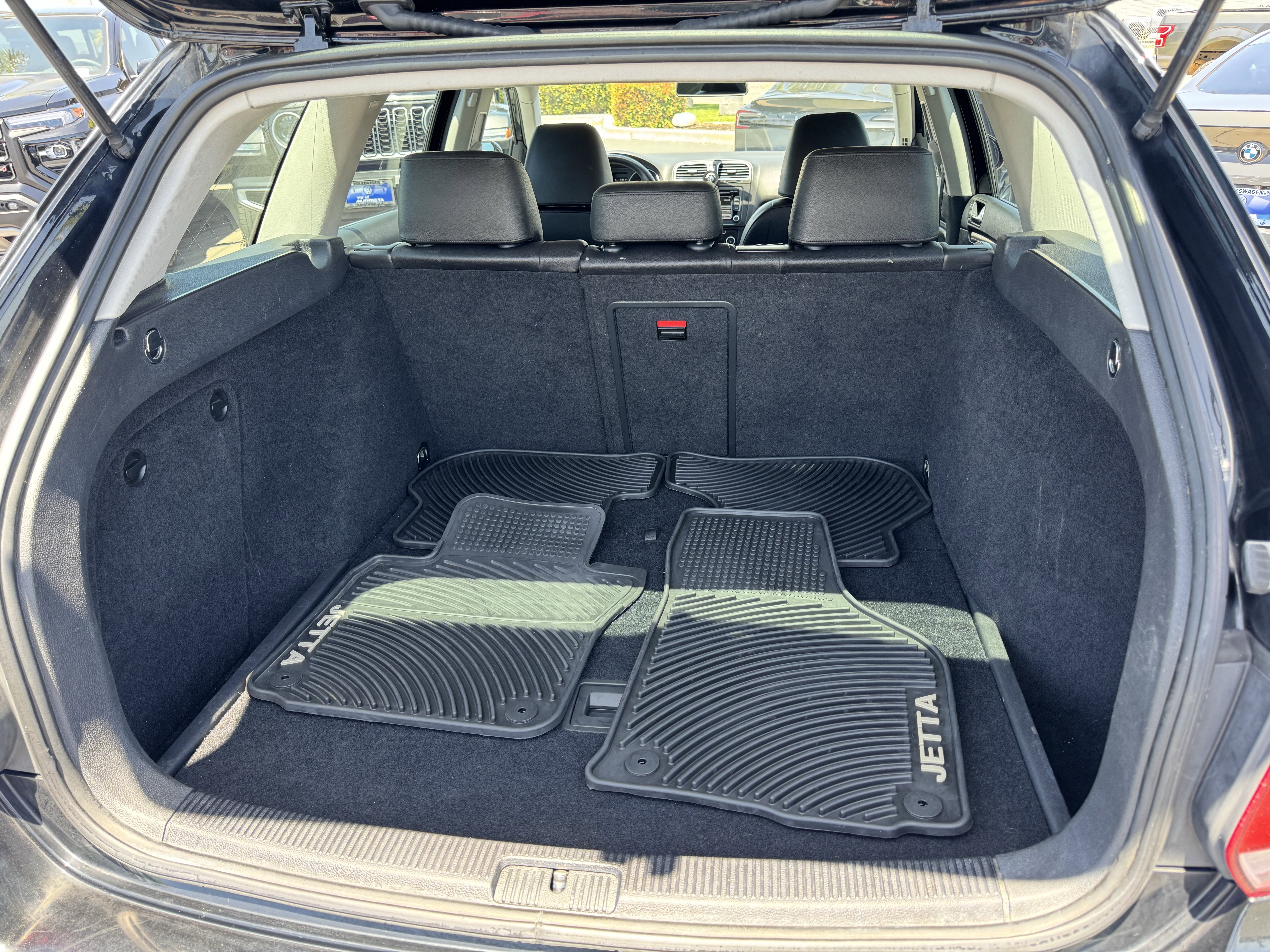 Used 2012 Volkswagen Jetta SE FWD image 35
