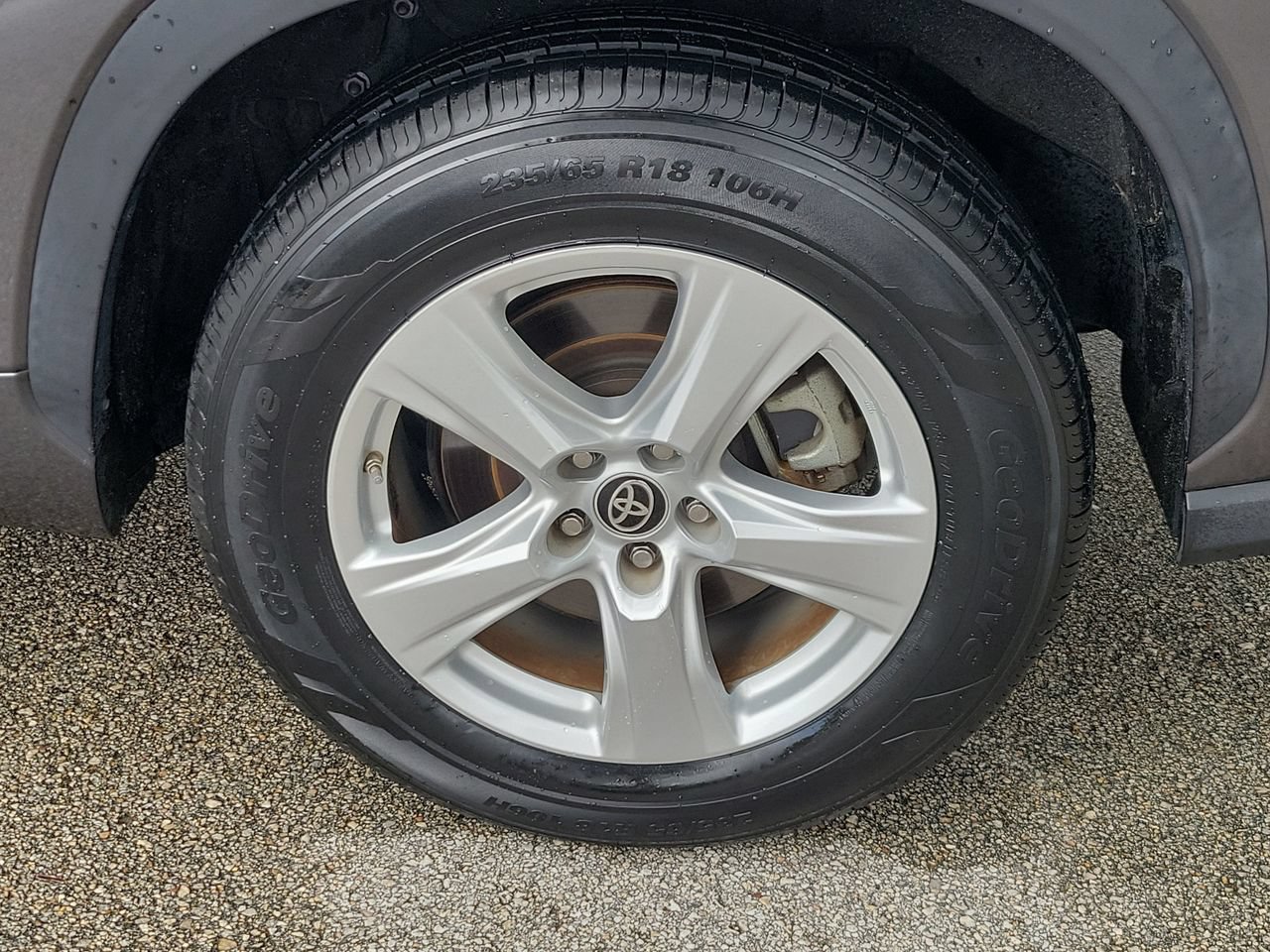 Used 2022 Toyota Highlander LE FWD image 5