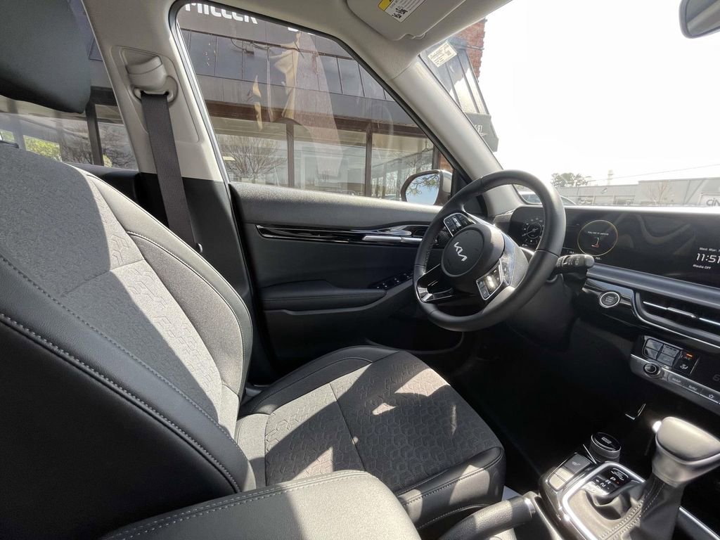 Used 2025 Kia Seltos X-Line AWD/4WD image 17